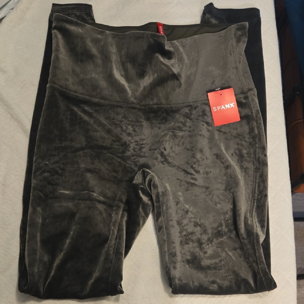 SPANX Velvet Leggings in Charcoal